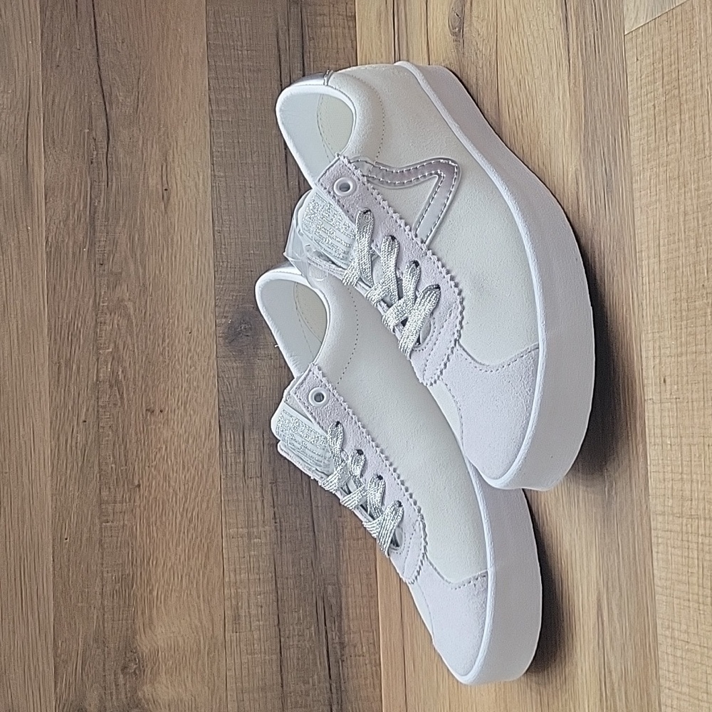 Van's Sport Low Brand new in the box authentic uper leather.